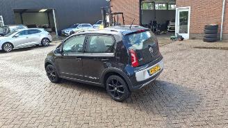 skadebil auto Volkswagen Up! cross up  1.0i  75pk 5drs airco 2014/1