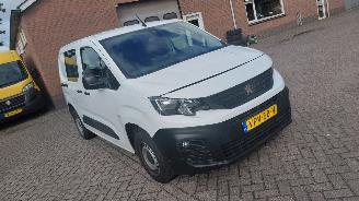danneggiata veicoli commerciali Peugeot Partner 1.2i  110pk navi airco 2022/6