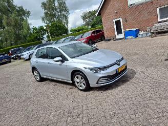 Vaurioauto  passenger cars Volkswagen Golf 1.0 hybrid  110pk automaat navi 2023/4