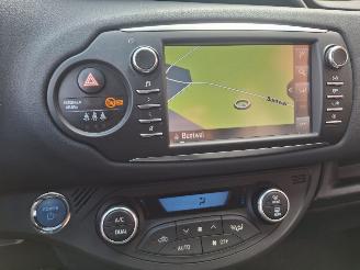 Coche accidentado Toyota Yaris 1.5 HYBRID    navi 2018/4