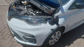 damaged passenger cars Renault Zoé r110  cars 52kwh  navi clima 2021/7