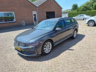 Voiture accidenté Volkswagen Passat 1.4 tsi phev  156pk navi 2021/1