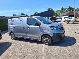 Unfall Kfz Van Opel Vivaro 1.5cdti  102pk  lang    navi clima 2022/4