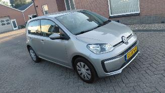 Schadeauto Volkswagen Up! 1.0i  automaat   airco 2018/8