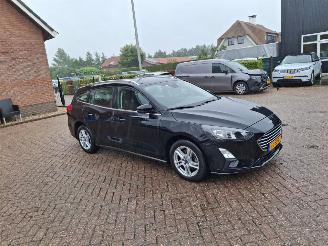 skadebil auto Ford Focus 1.0i  74kw   eco boost   navi clima 2019/6