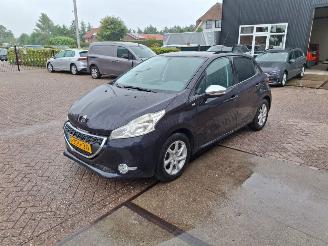 Coche accidentado Peugeot 208 1.2 vti  82pk   airco navi 2015/1