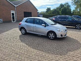 uszkodzony samochody osobowe Toyota Auris 1.8 hybrid 2011/4