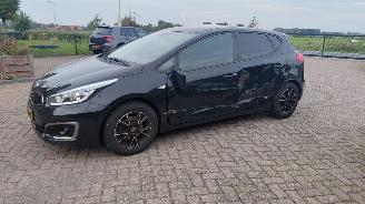 Kia Cee d 1.0i navi   74kw  5drs airco picture 6