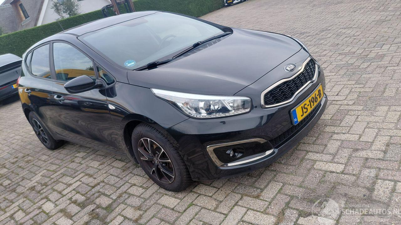 Kia Cee d 1.0i navi   74kw  5drs airco