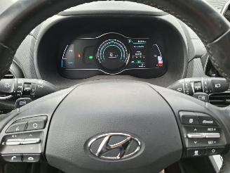 Hyundai Kona 64kw accu    204pk navi clima picture 5