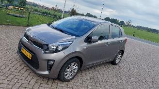 krockskadad bil auto Kia Picanto 1.0 cvvt navigator plus line    airco 2018/3