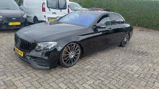 damaged passenger cars Mercedes E-klasse 350d  258pk  lang  navi 2016/10