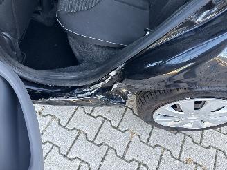 Peugeot 107 1.0 ACTIVE AIRCO RIJDBARE SCHADE! BOUWJAAR 2013  2100 EURO picture 3