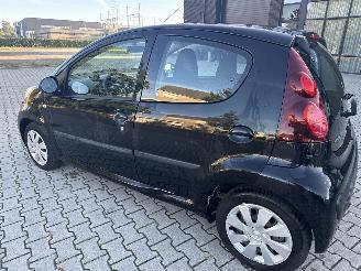 Peugeot 107 1.0 ACTIVE AIRCO RIJDBARE SCHADE! BOUWJAAR 2013  2100 EURO picture 2