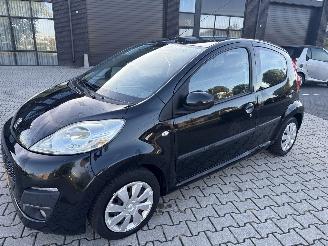  Peugeot 107 1.0 ACTIVE AIRCO RIJDBARE SCHADE! BOUWJAAR 2013  2450 EURO 2013/1