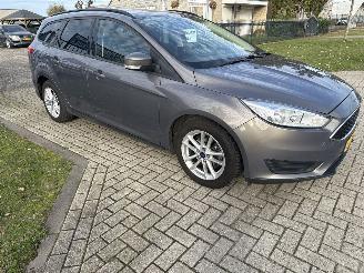 Ford Focus 1.0 TREND EDITION LICHTE SCHADE! BOUWJAAR 2015  3750 EURO picture 5
