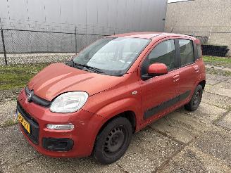 Damaged car Fiat Panda 0.9 TWIN AIR EDIZIONE COOL BOUWJAAR 2013  61325KM  1350 EURO 2013/9