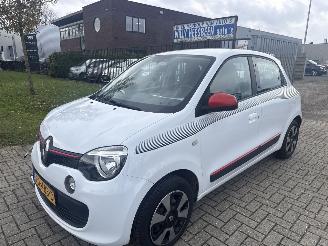 uszkodzony samochody osobowe Renault Twingo 1.0SCe LICHTE RIJDBARE SCHADE! BOUWJAAR 2017 88000 KM 4250 EURO 2017/6