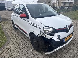 Renault Twingo 1.0SCe LICHTE RIJDBARE SCHADE! BOUWJAAR 2017 88000 KM 4250 EURO picture 6