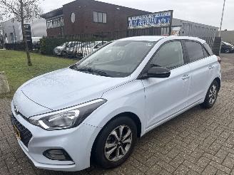 Coche accidentado Hyundai I-20 ACTIVE NIEUW MODEL RIJDBARE SCHADE! BOUWJAAR 2020 5999 VAST 2020/9