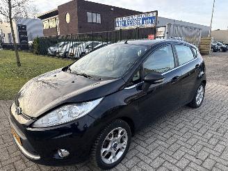 Coche accidentado Ford Fiesta 1.25 TITANIUM SCHROEFSCHADE! BOUWJAAR 2012 132790KM 2400 EURO 2012/4