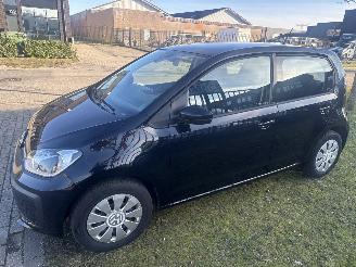 Vaurioauto  passenger cars Volkswagen Up! 1.0 UP! 58237 KM RIJDBAAR BOUWJAAR 2017  5850 EURO VAST 2017/8