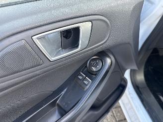 Ford Fiesta 1.0 WHITE EDITION LICHTE SCHADE RIJDBAAR BOUWJAAR 2016 4150 EUR picture 7