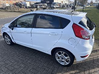 Ford Fiesta 1.0 WHITE EDITION LICHTE SCHADE RIJDBAAR BOUWJAAR 2016 4150 EUR picture 5