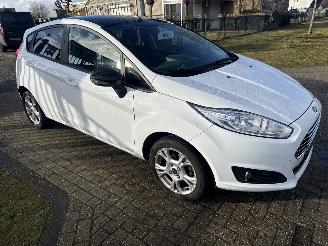 Schadeauto Ford Fiesta 1.0 WHITE EDITION LICHTE SCHADE RIJDBAAR BOUWJAAR 2016 4150 EUR 2016/3