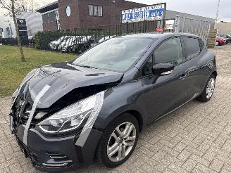 Damaged car Renault Clio 0.9 TCe LIFE 33609 KM BOUWJAAR 2020 PRIJS 5999 EURO 2020/4