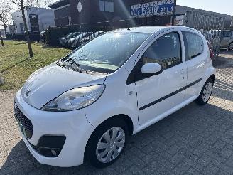 Auto incidentate Peugeot 107 1.0 ACTIVE RIJDBAAR 104000 KM BOUWJAAR 2014 SCHERP 2200 EURO 2014/1