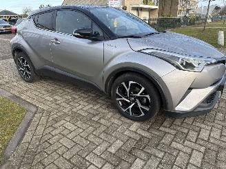 damaged passenger cars Toyota C-HR 1.8 HYBRID ADVENTURE RIJDBARE ZIJSCHADE! 2017  10950 EURO VAST 2017/9