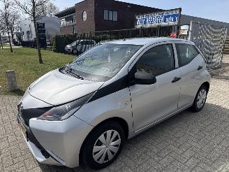 Schadeauto Toyota Aygo 1.0 VVT-iX-FUN LICHTE SCHADE! BOUWJAAR 2017 122000KM 4999 EURO 2017/11