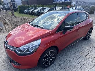 krockskadad bil auto Renault Clio 0.9 TCE DYNAMIQUE LICHTE SCHADE!  BOUWJAAR 2015  4850 EURO 2015/4
