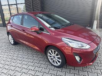 damaged passenger cars Ford Fiesta 1.0 AUTOMAAT TITANIUM RIJDBARE SCHADE BOUWJAAR 2017 7850 EURO 2017/12