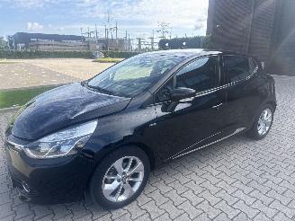 Unfallwagen Renault Clio 1.2 COLLECTION 66297 KM LICHTE SCHADE BOUWJAAR 2016 5600 EURO 2016/2