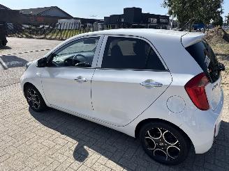 Kia Picanto 1.0 FIRST EDITION HAGELSCHADE! BOUWJAAR 2015 112740 KM 4275 EURO picture 2