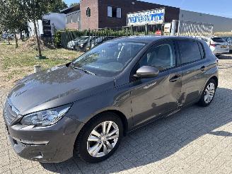 damaged passenger cars Peugeot 308 1.2 PURE TECH EXECUTIVE LICHTE SCHADE! BOUWJAAR 2016 3999 EURO 2016/9