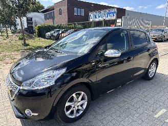 uszkodzony samochody osobowe Peugeot 208 1.2 PURETECH STYLE LICHTE SCHADE! 99065 NAP 2015  2850 EURO 2015/5
