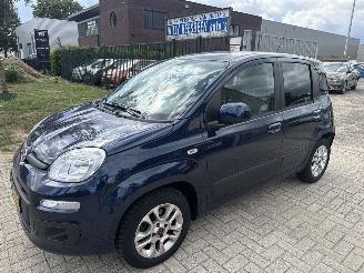 Schadeauto Fiat Panda 0.9 LOUNGE AUTOMAAT 1e EIGENAAR 2014 37000 NAP! RIJDBAAR 4600 2014/11