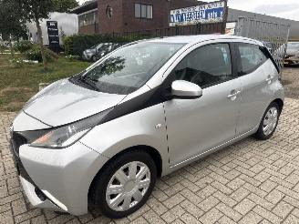 Avarii autoturisme Toyota Aygo 1.0 VVTi X_PLAY 96517 NAP BOUWJAAR 2015 RIJDBAAR 4999 EURO 2015/2