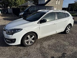 uszkodzony samochody osobowe Renault Mégane 1.2 TCe LIMITED ESTATE BOUWJAAR 2016 175437 KM  2200 EURO 2016/4