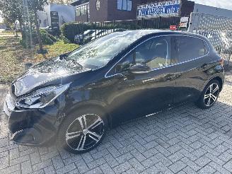 uszkodzony samochody osobowe Peugeot 208 1.2 GT-LINE AUTOMAAT PANO RIJDBAAR BOUWJAAR 2016  5600 EURO 2016/11