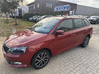 skadebil auto Skoda Fabia 1.2 TSi EDITION COMBI LICHTE SCHADE! BOUWJAAR 2016 3850 EURO 2016/2