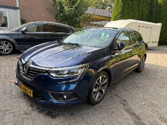 uszkodzony samochody osobowe Renault Mégane 1.2 Bose Automaat 2017/1