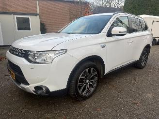 Coche accidentado Mitsubishi Outlander 2.0 PHEV EXECUTIVE X LINE PLUGIN 2014/11