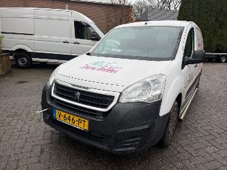 Peugeot Partner 120 1.6 bleuhdi 100 premium picture 4