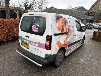 Peugeot Partner 120 1.6 bleuhdi 100 premium picture 10