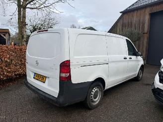 krockskadad bil bedrijf Mercedes Vito 109 CDI LANG 3 SIT AIRCO KM NAP 2019/3