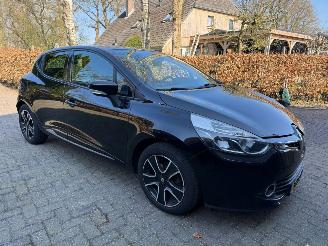 krockskadad bil auto Renault Clio 0.9 AIRCO NAVI CRUISE PDC 2013/7